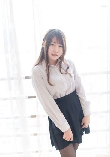 男子被扇耳光后连续击打女子头部